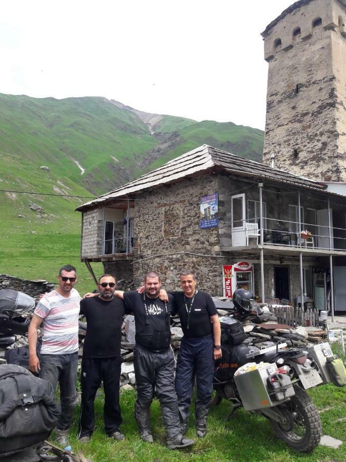 Old Tower Guesthouse - Kafe Uschguli Exterior foto